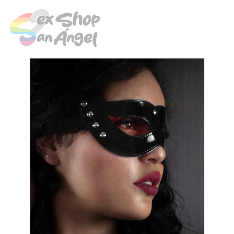 ANTIFAZ D BDSM NEGRO WOMAN.